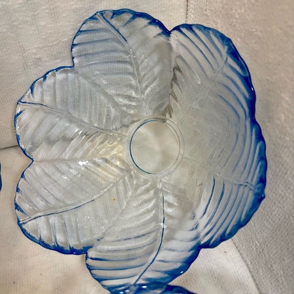 4/Collectible Cobalt Blue Petal/Leaf Pressed Glass Scalloped Serving Bowl - Picture 7 of 7